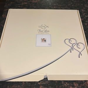 Lenox True Love Autograph picture frame. Fits 5x5 photo white white mat to sign